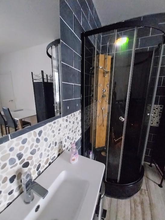 Hotel Au Pays D'Angeline La Pacaudière Habitación foto